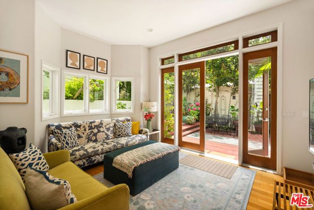 454 Sycamore Road, Santa Monica, CA 90402