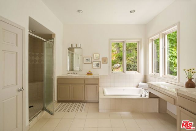 454 Sycamore Road, Santa Monica, CA 90402