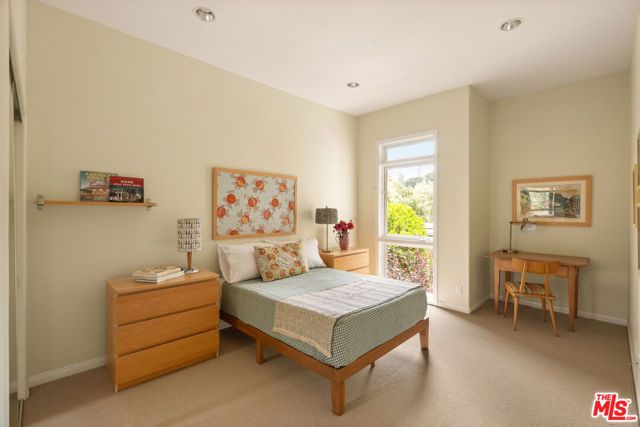 454 Sycamore Road, Santa Monica, CA 90402