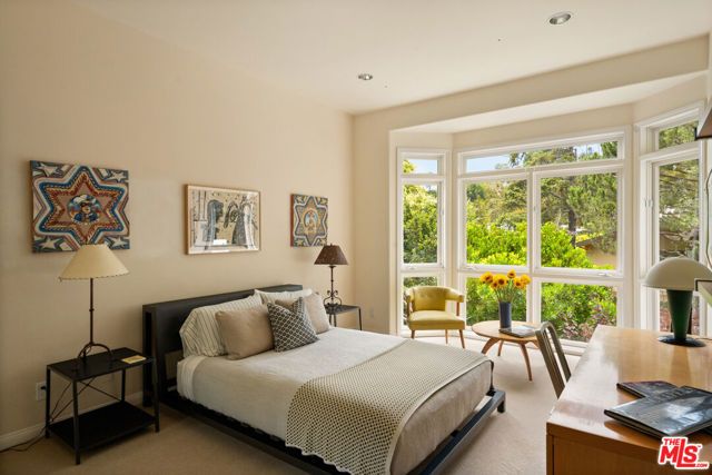 454 Sycamore Road, Santa Monica, CA 90402