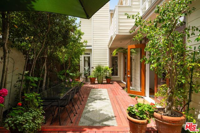 454 Sycamore Road, Santa Monica, CA 90402