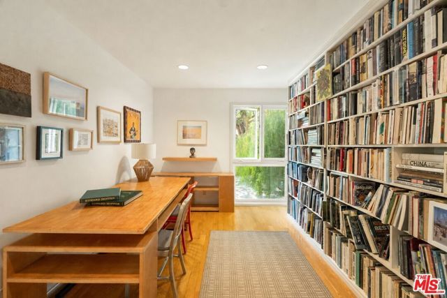454 Sycamore Road, Santa Monica, CA 90402