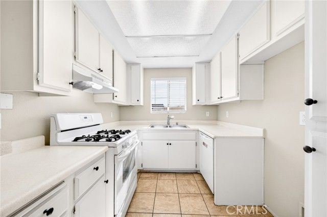 16377 Lakeshore, Lake Elsinore, CA 92530