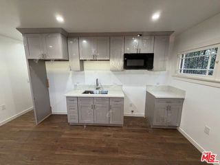 1021 S Burlington Avenue, Los Angeles, CA 90006