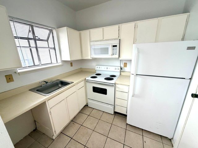 7901 Cambridge Street 63, Houston, TX 77054