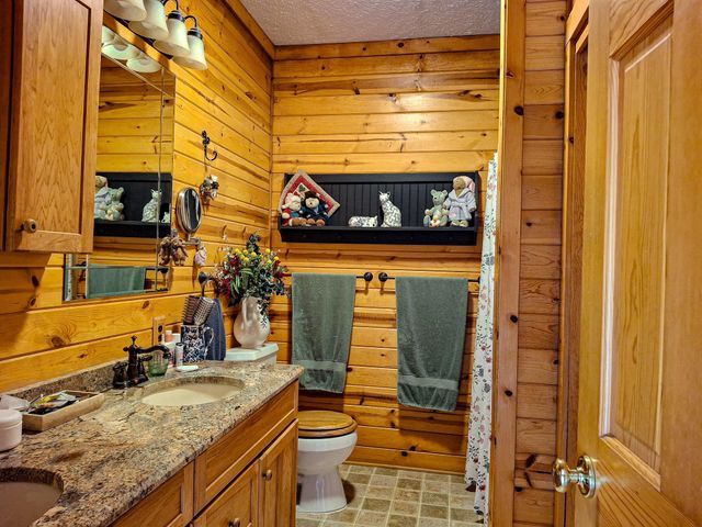 24486 6th Avenue, Gobles, MI 49055