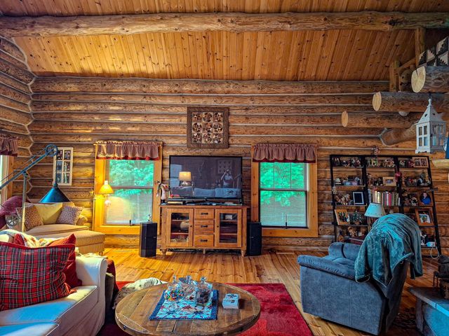 24486 6th Avenue, Gobles, MI 49055
