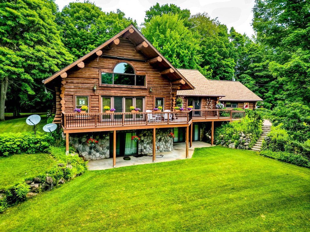 24486 6th Avenue, Gobles, MI 49055
