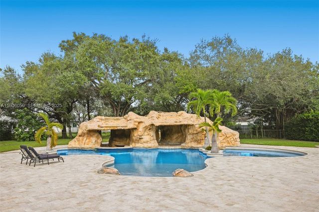 12175 SW 80th St, Miami, FL 33183