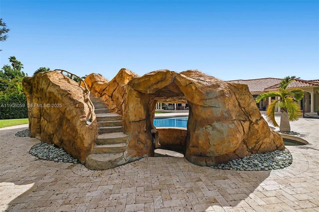 12175 SW 80th St, Miami, FL 33183