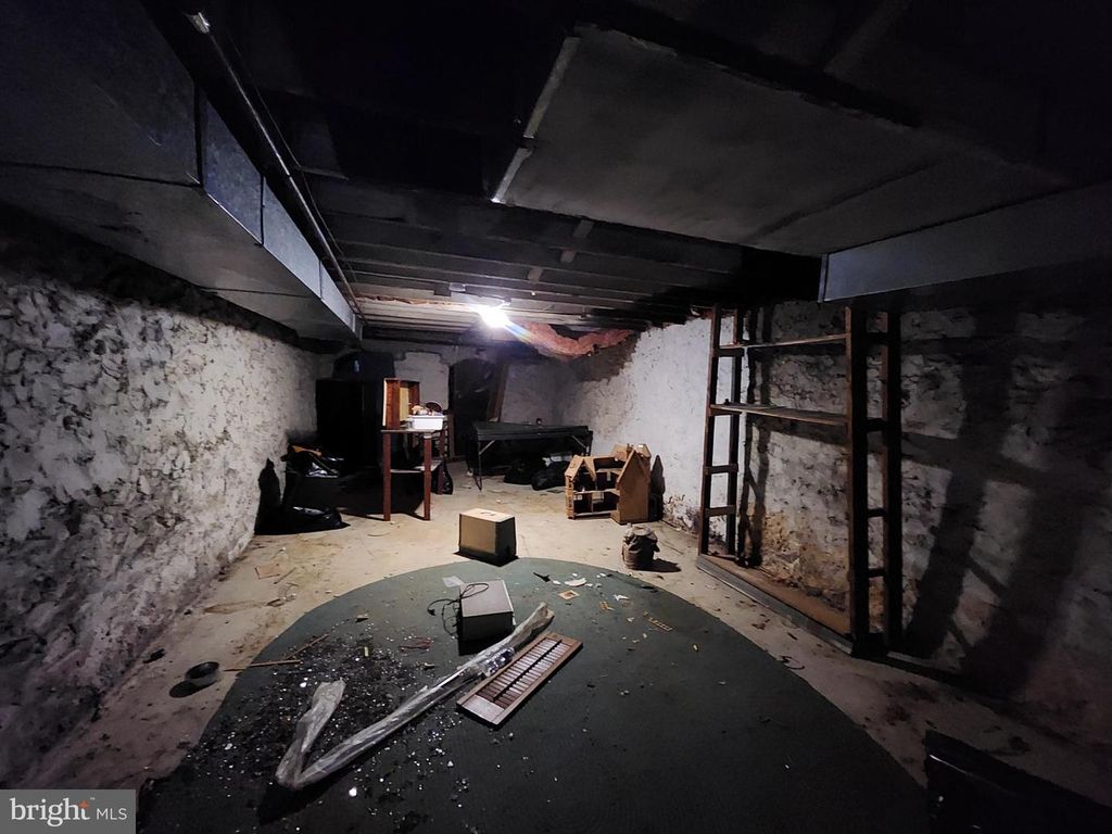 Image 10 of property listing at 2902 CLIFTON PARK TER, Baltimore, MD 21213