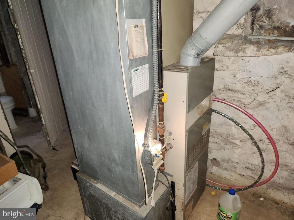 Image 12 of property listing at 2902 CLIFTON PARK TER, Baltimore, MD 21213