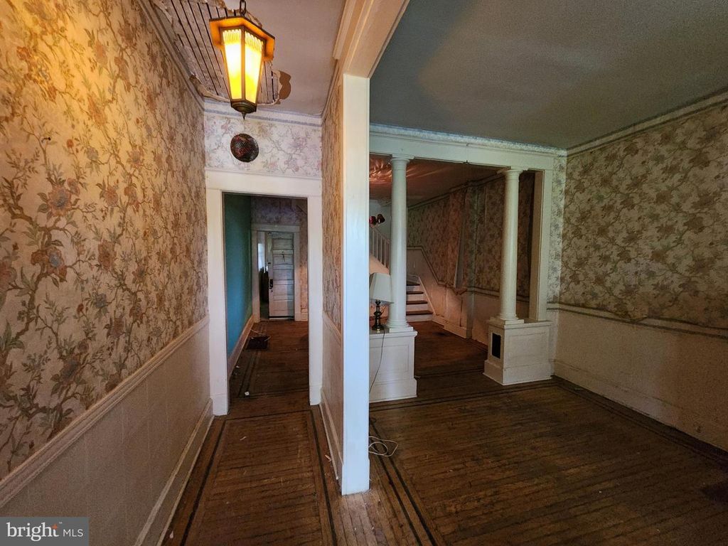 Image 4 of property listing at 2902 CLIFTON PARK TER, Baltimore, MD 21213