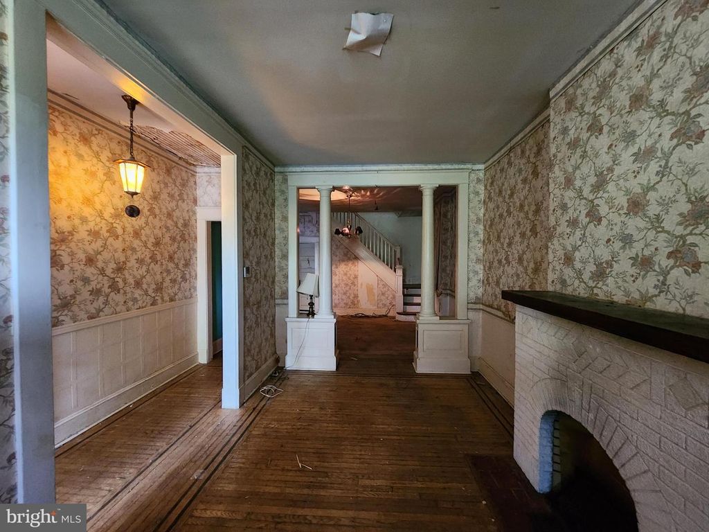 Image 5 of property listing at 2902 CLIFTON PARK TER, Baltimore, MD 21213