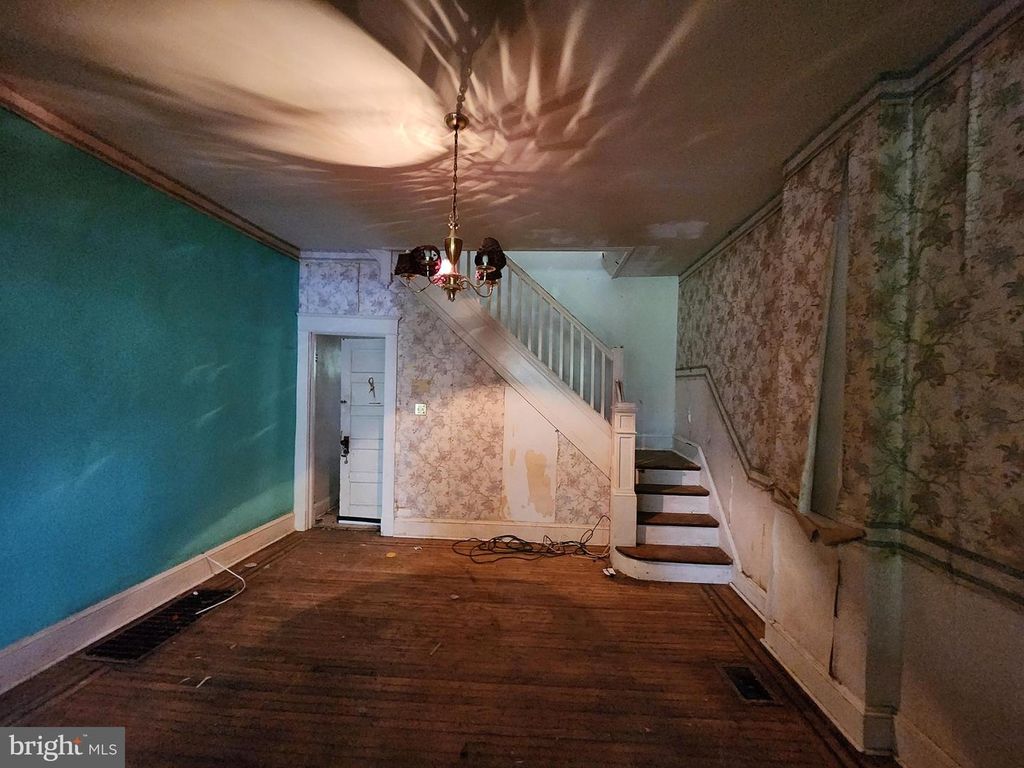 Image 6 of property listing at 2902 CLIFTON PARK TER, Baltimore, MD 21213