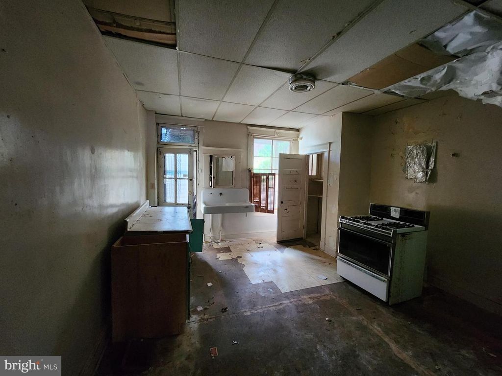 Image 8 of property listing at 2902 CLIFTON PARK TER, Baltimore, MD 21213