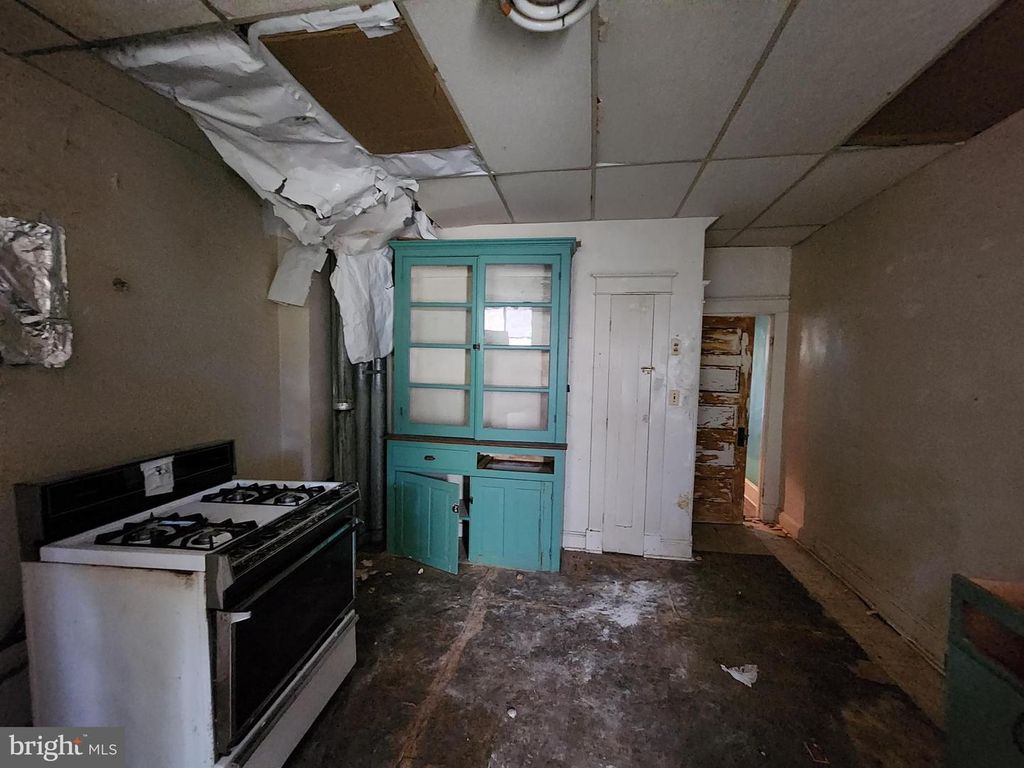 Image 9 of property listing at 2902 CLIFTON PARK TER, Baltimore, MD 21213