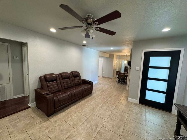 246 Lively, San Antonio, TX 78213