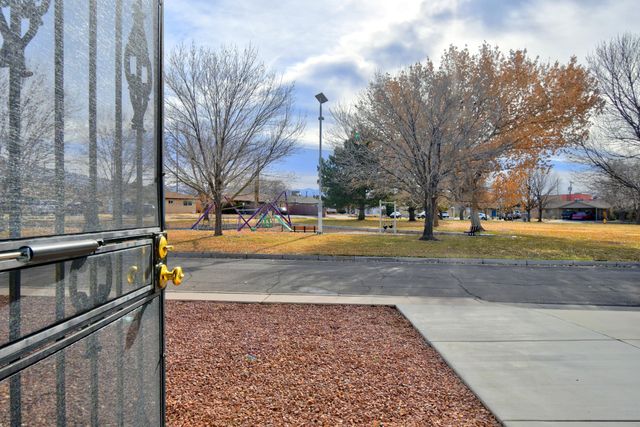 1027 Wade Street NE, Albuquerque, NM 87112