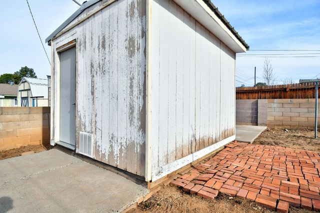 1027 Wade Street NE, Albuquerque, NM 87112