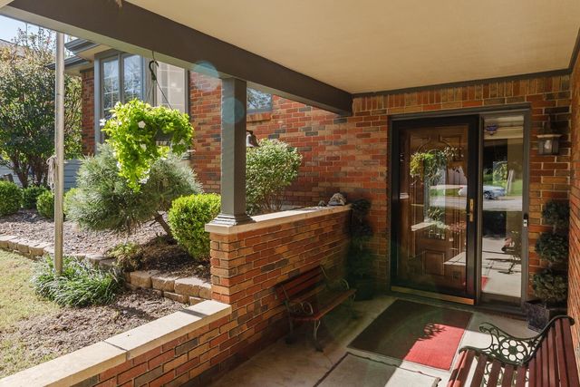 1829 S White Oak Cir, Wichita, KS 67207