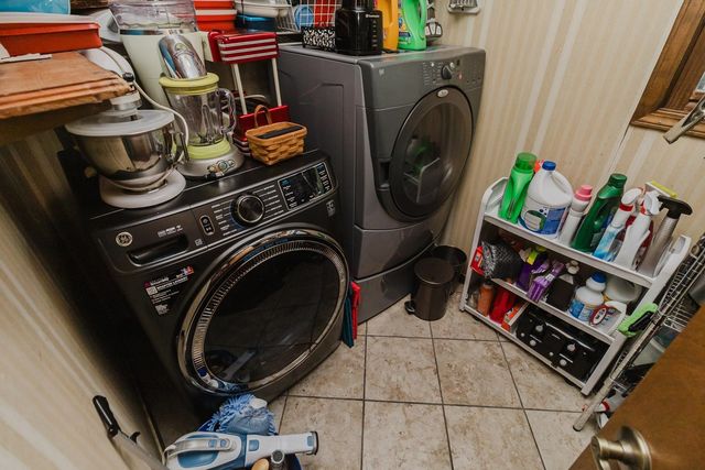 1829 S White Oak Cir, Wichita, KS 67207