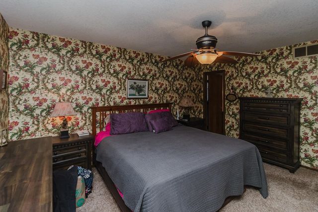 1829 S White Oak Cir, Wichita, KS 67207