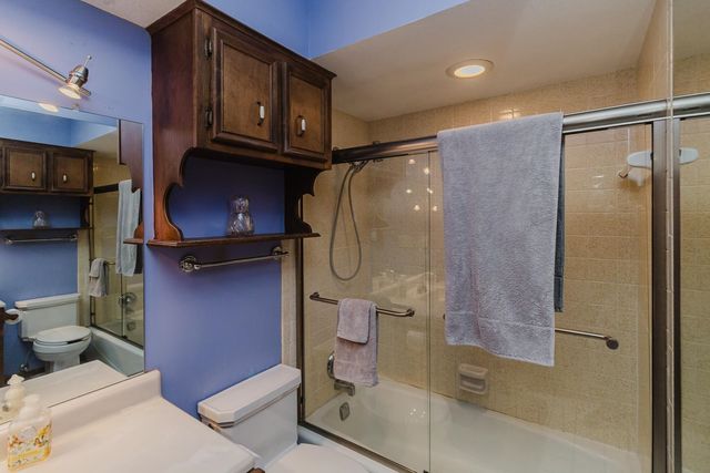 1829 S White Oak Cir, Wichita, KS 67207