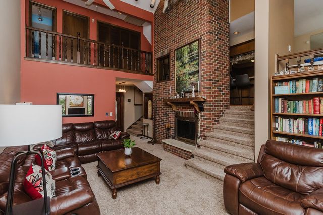 1829 S White Oak Cir, Wichita, KS 67207