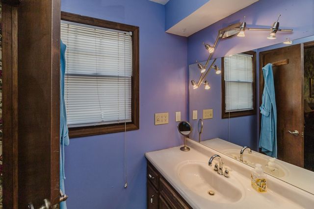 1829 S White Oak Cir, Wichita, KS 67207