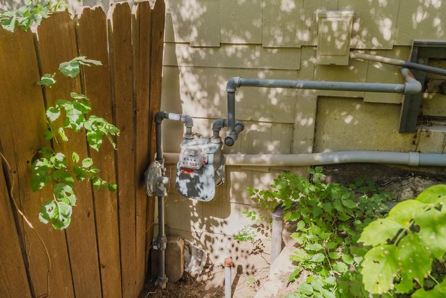 1829 S White Oak Cir, Wichita, KS 67207