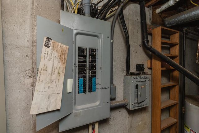 1829 S White Oak Cir, Wichita, KS 67207