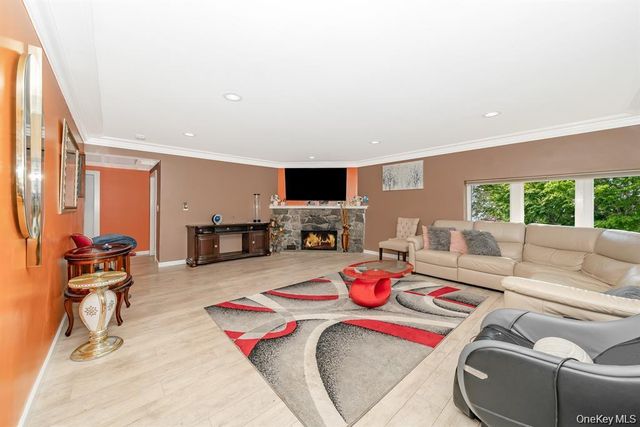 28 Riverside Avenue, Amityville, NY 11701