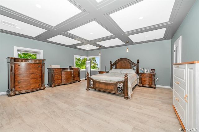 28 Riverside Avenue, Amityville, NY 11701