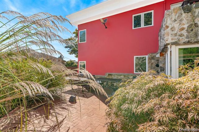 28 Riverside Avenue, Amityville, NY 11701