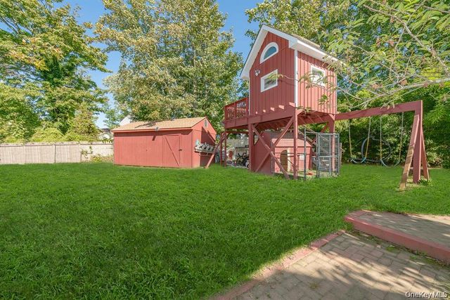 28 Riverside Avenue, Amityville, NY 11701