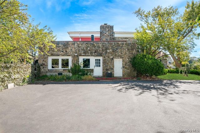 28 Riverside Avenue, Amityville, NY 11701