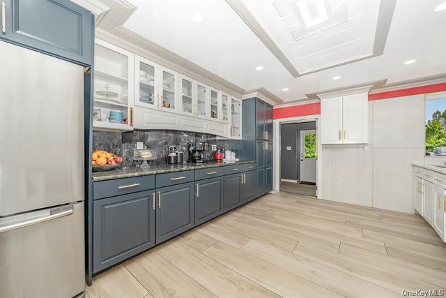 28 Riverside Avenue, Amityville, NY 11701