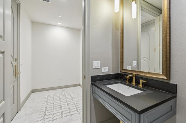 1717 Bissonnet Street 1105, Houston, TX 77005