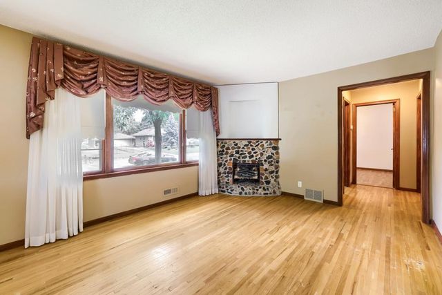 558 113th Lane NW, Coon Rapids, MN 55448