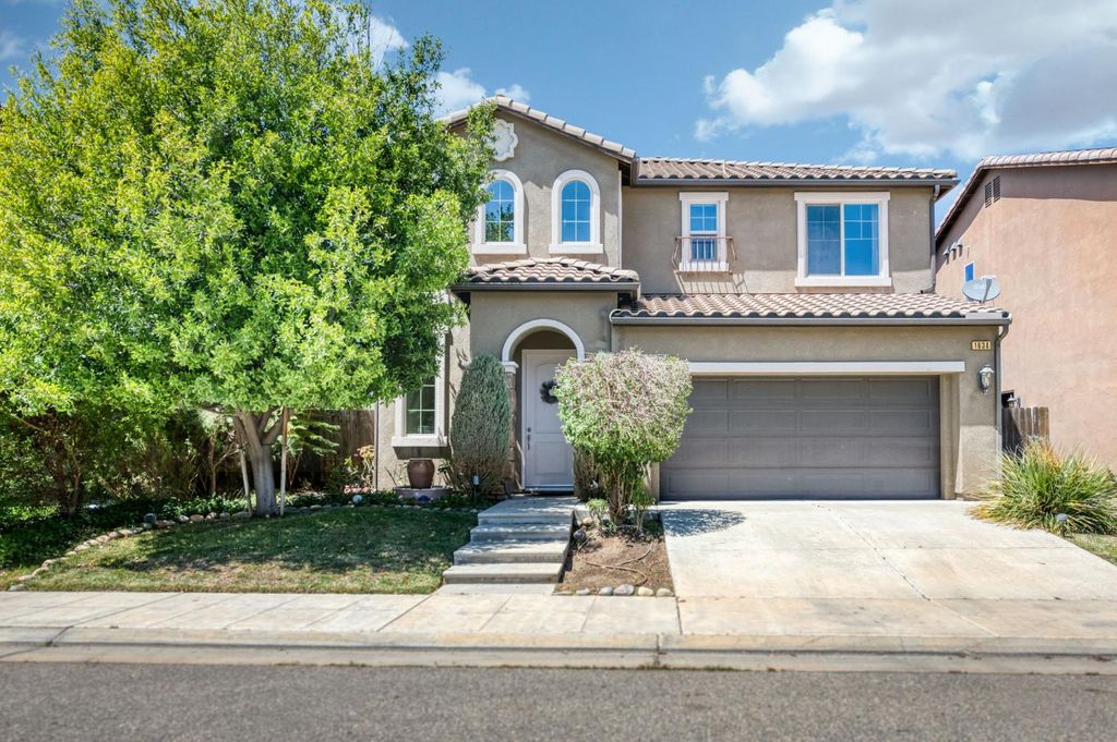 Image 1 of property listing at 1634 E Autumn Sage Avenue, Fresno, CA 93730