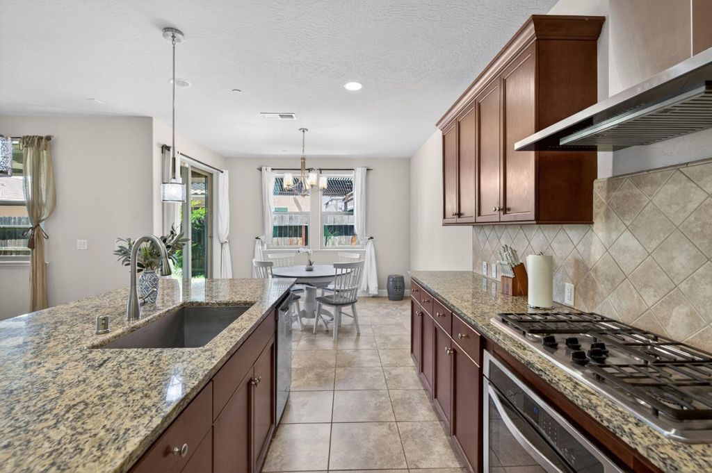 Image 10 of property listing at 1634 E Autumn Sage Avenue, Fresno, CA 93730