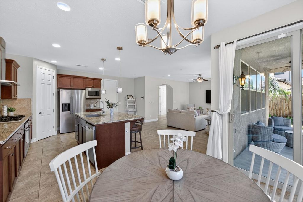 Image 12 of property listing at 1634 E Autumn Sage Avenue, Fresno, CA 93730