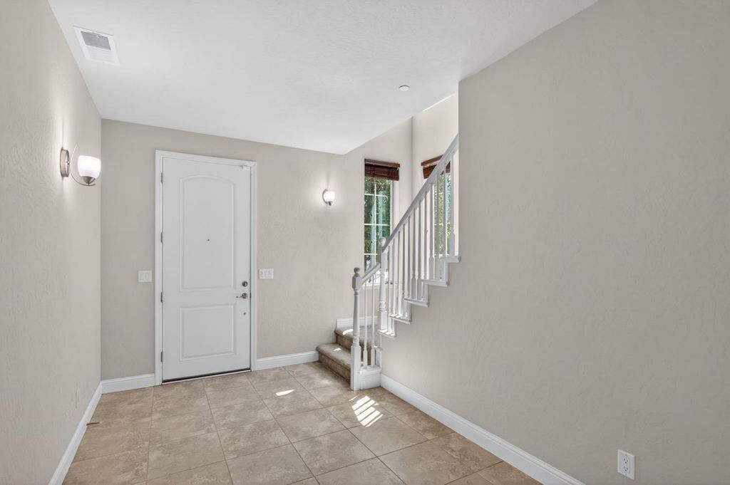 Image 16 of property listing at 1634 E Autumn Sage Avenue, Fresno, CA 93730