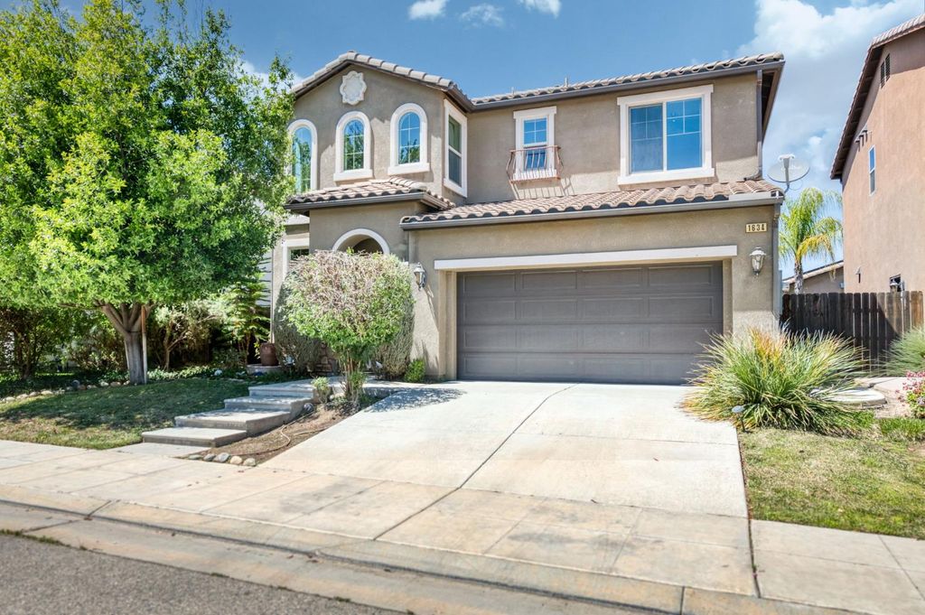 Image 2 of property listing at 1634 E Autumn Sage Avenue, Fresno, CA 93730