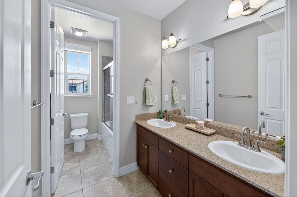 Image 20 of property listing at 1634 E Autumn Sage Avenue, Fresno, CA 93730