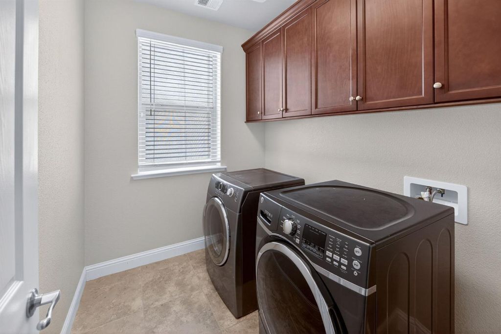 Image 23 of property listing at 1634 E Autumn Sage Avenue, Fresno, CA 93730