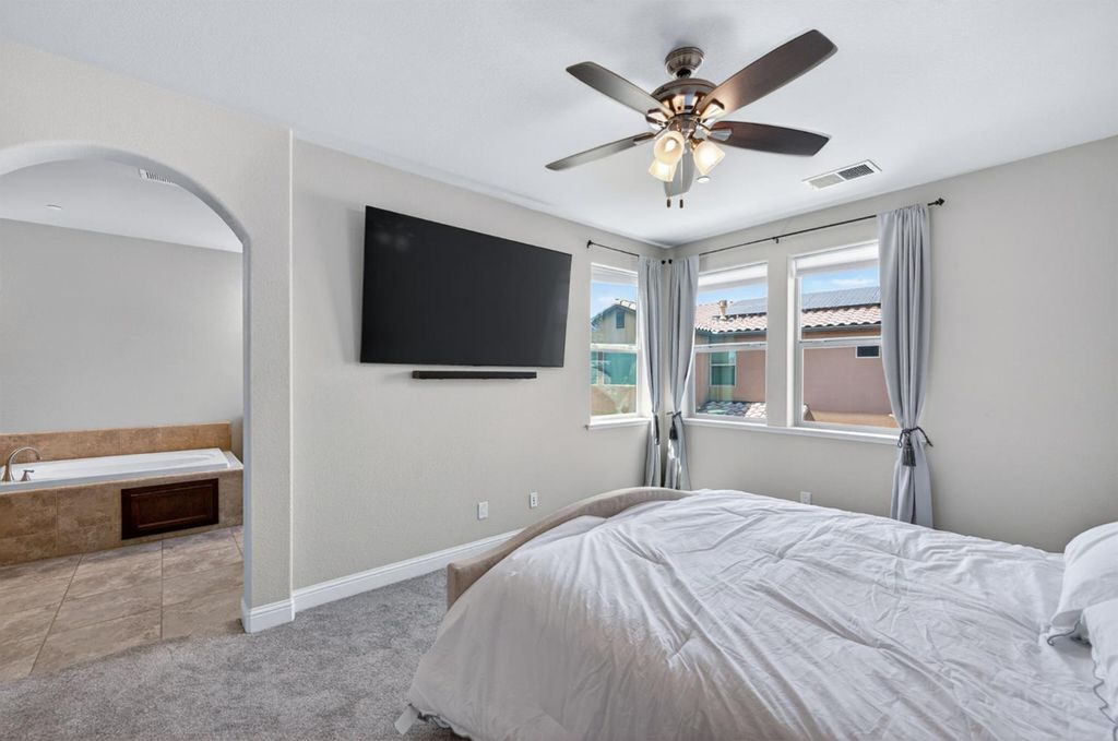 Image 25 of property listing at 1634 E Autumn Sage Avenue, Fresno, CA 93730