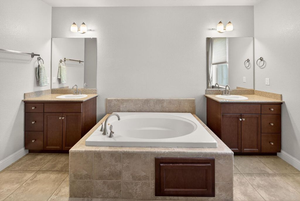 Image 26 of property listing at 1634 E Autumn Sage Avenue, Fresno, CA 93730