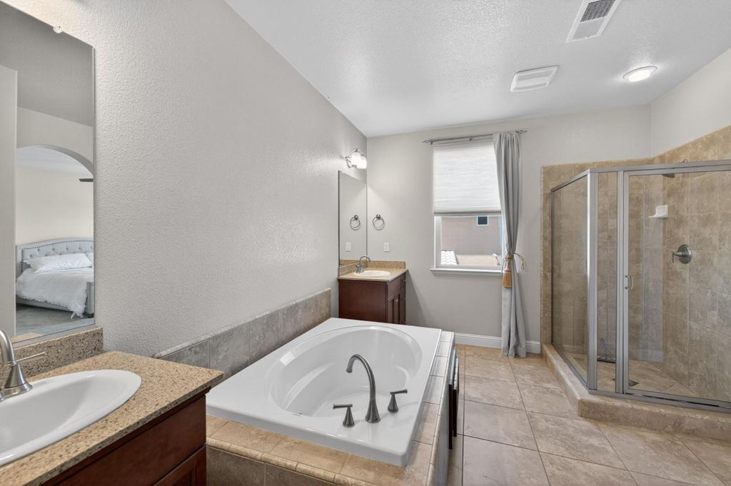 Image 27 of property listing at 1634 E Autumn Sage Avenue, Fresno, CA 93730